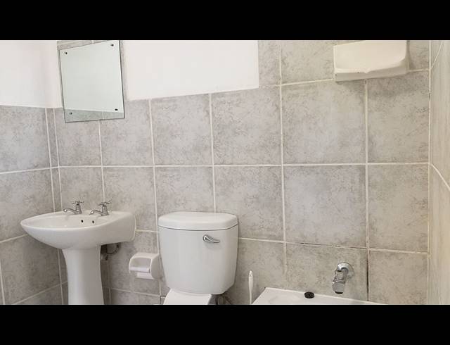 1 bed property to rent in PINELANDS